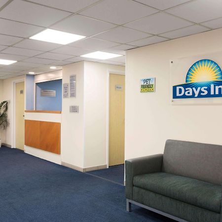 Days Inn Sutton Scotney South Экстерьер фото