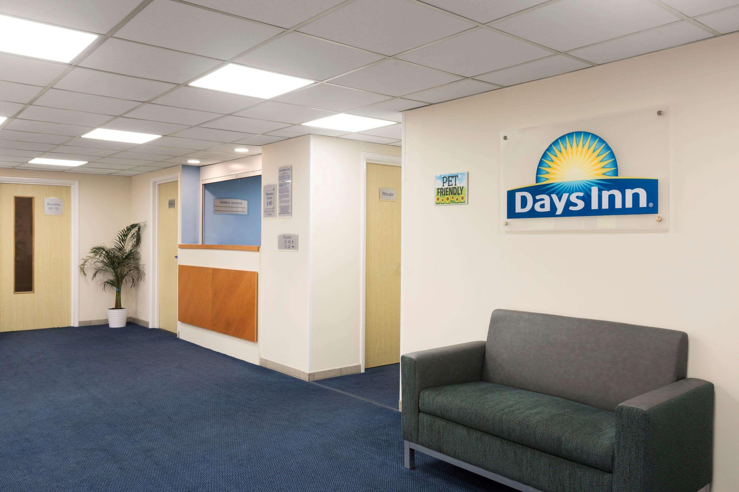 Days Inn Sutton Scotney South Экстерьер фото