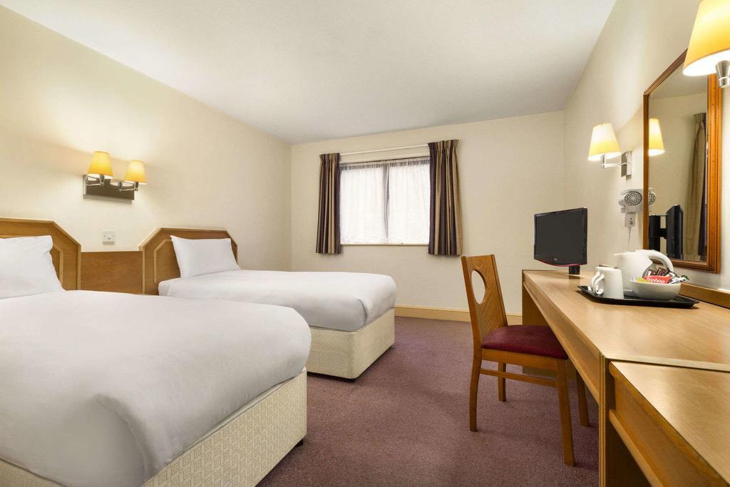 Days Inn Sutton Scotney South Экстерьер фото