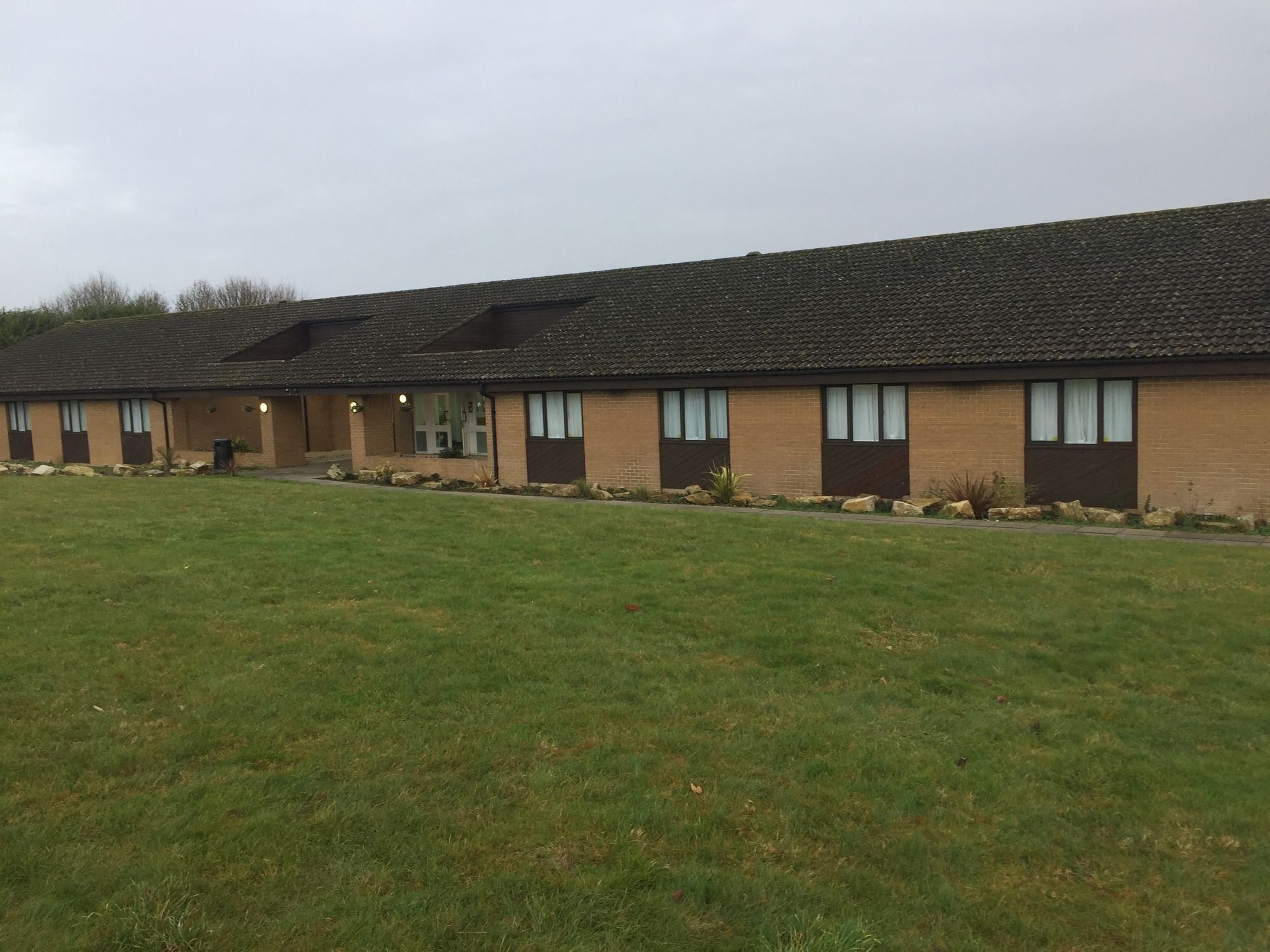 Days Inn Sutton Scotney South Экстерьер фото