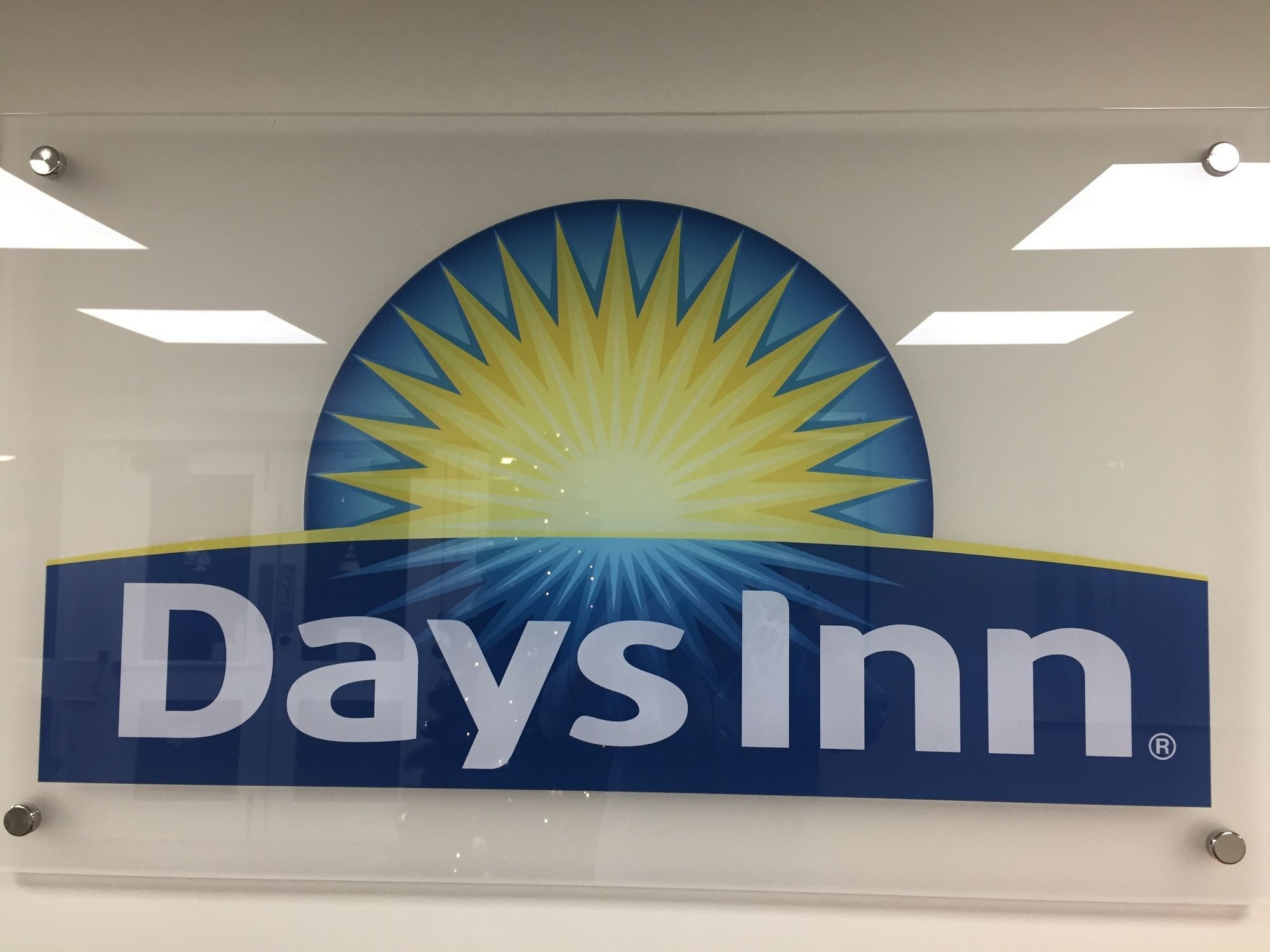 Days Inn Sutton Scotney South Экстерьер фото